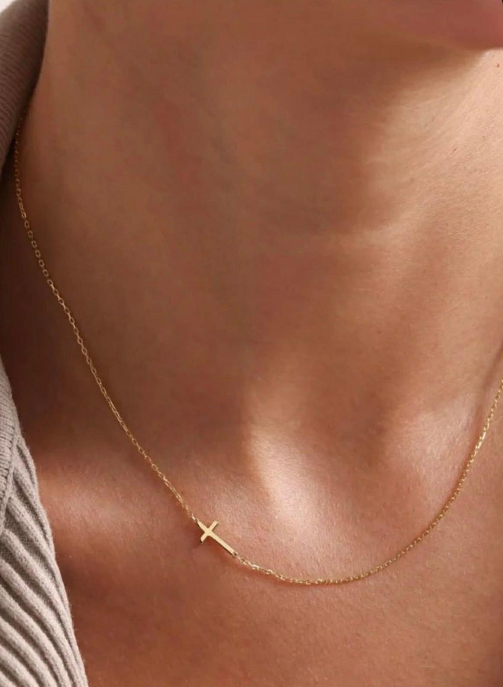 FEDE -  minimalistyczny naszyjnik z krzyżykiem